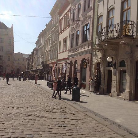 Apartments On Plocsha Rynok 40 Lviv Bagian luar foto