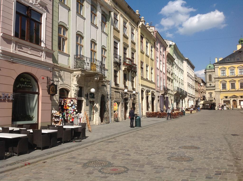 Apartments On Plocsha Rynok 40 Lviv Bagian luar foto
