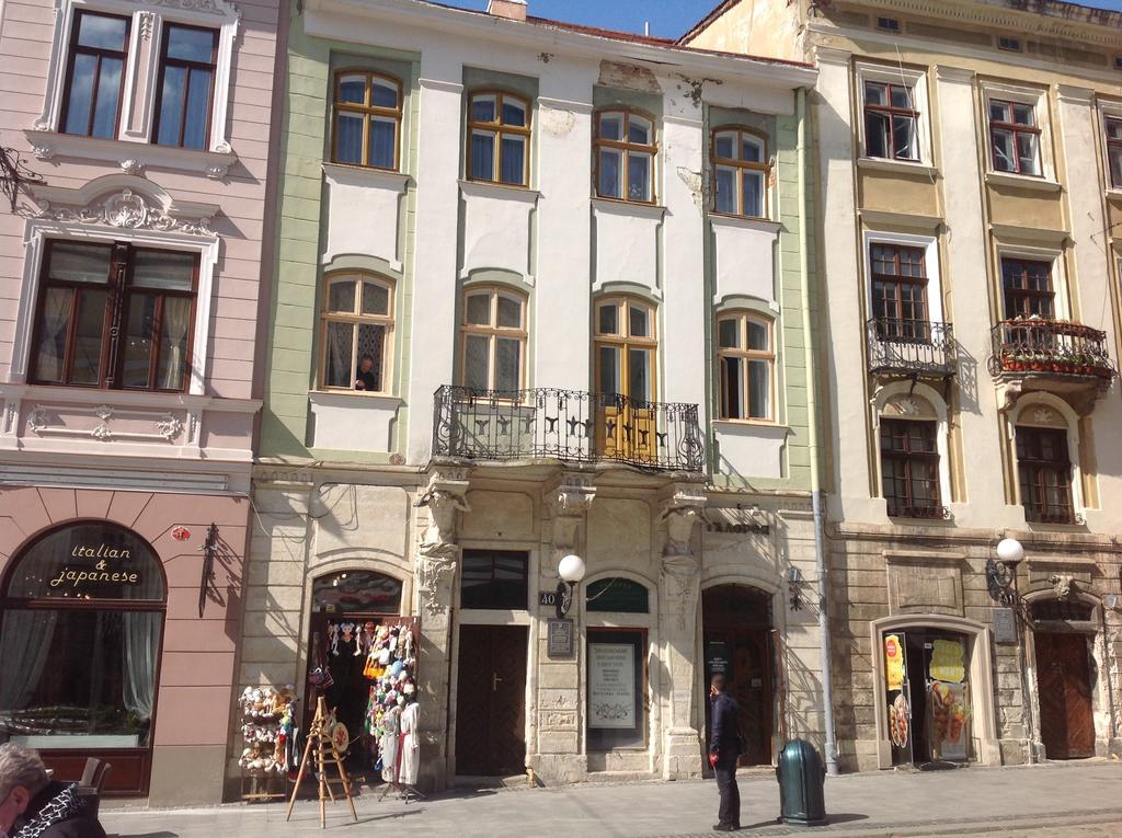 Apartments On Plocsha Rynok 40 Lviv Bagian luar foto